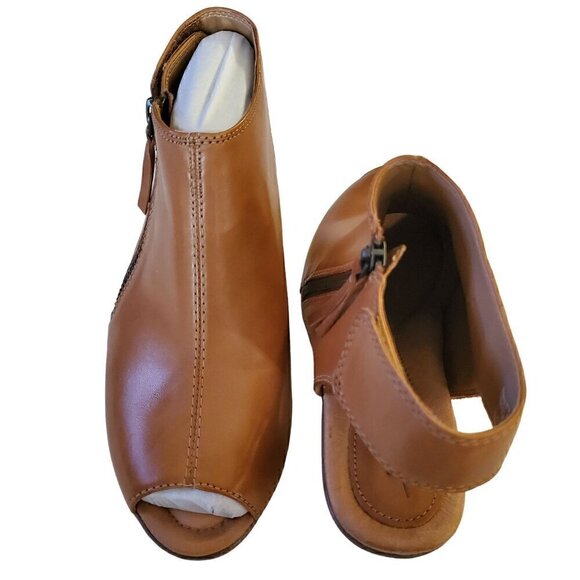 Earth Kristy Wide Brown Bootie Sandals, Peep Toe Shoes, 7.5 Wide - Picture 2 of 6